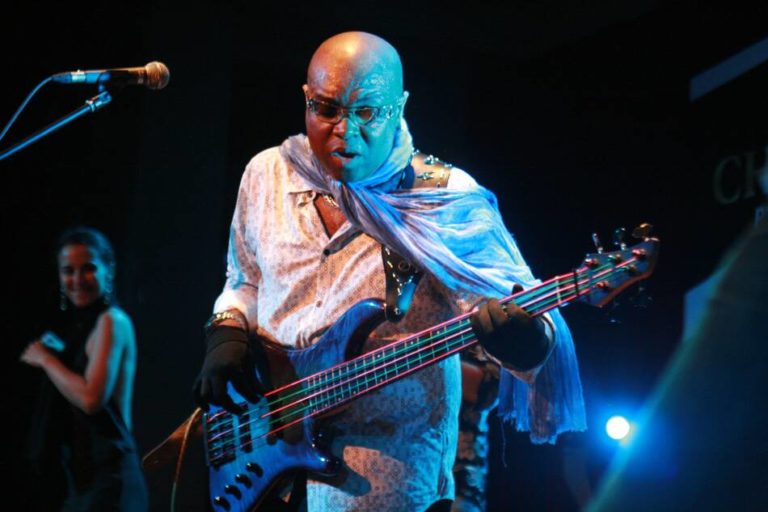 Why Bass Players Wear Gloves 7 Practical Reasons Geek Musician